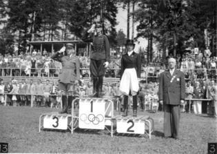 Lis Hartel blev født i 1921 og døde den 12. februar 2009.